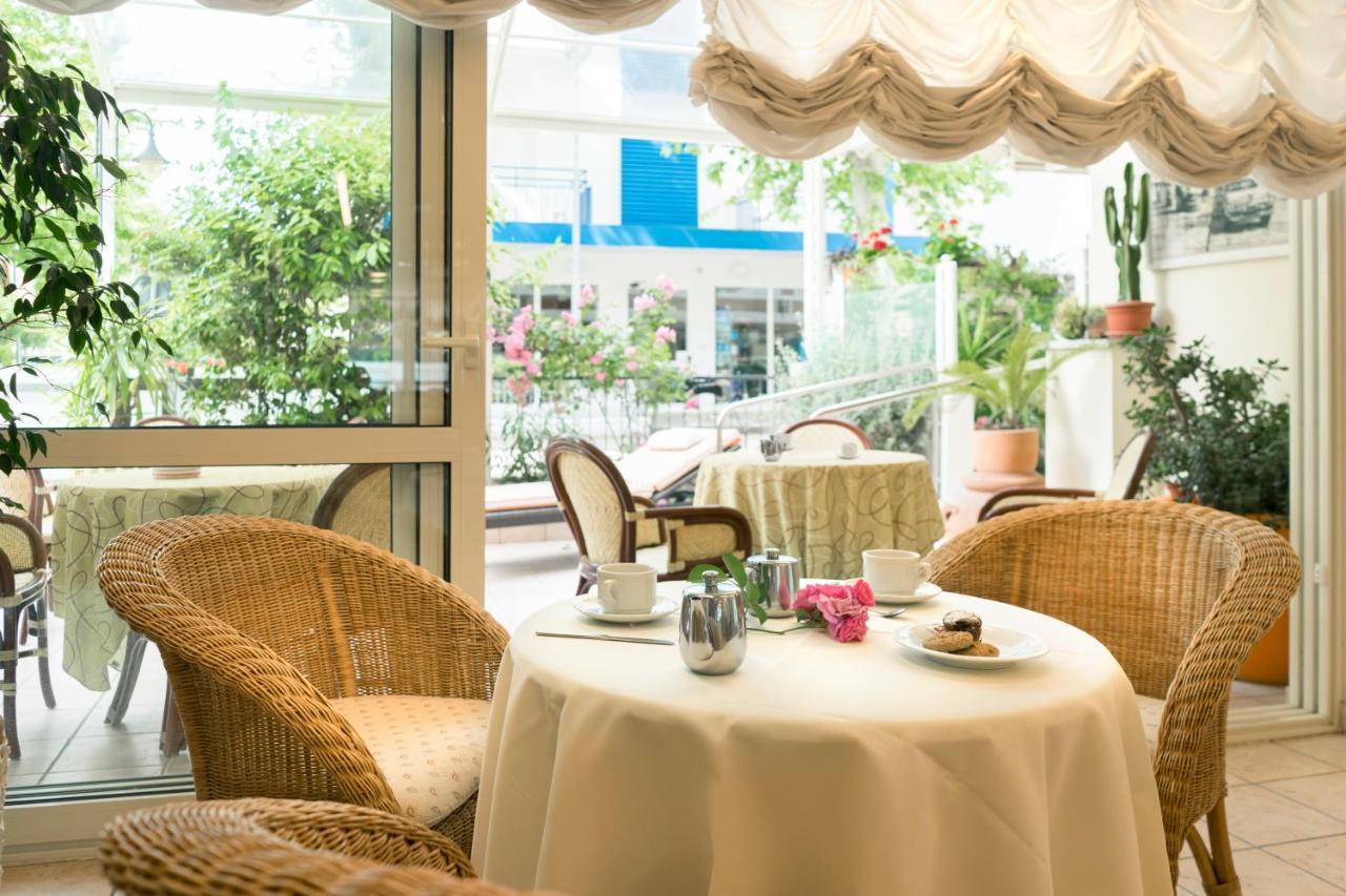 Hotel Tulipe Nazionale Річчоне Екстер'єр фото