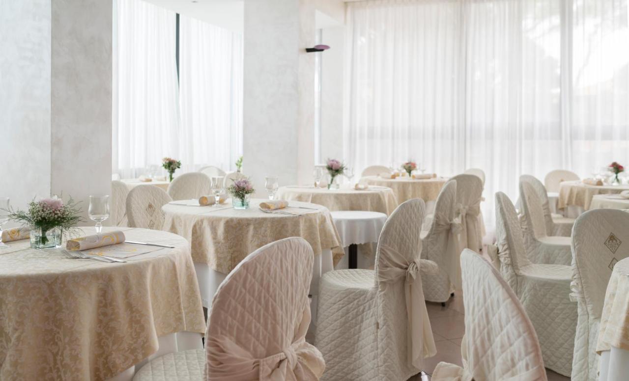 Hotel Tulipe Nazionale Річчоне Екстер'єр фото